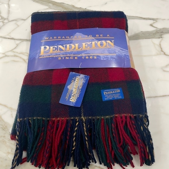 Pendleton Woolen Mills Tartan Throw—52 x 70”. BEAUTIFUL!! New With Tags - Picture 1 of 8